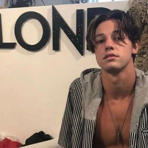 Meet your Posher, Zachery